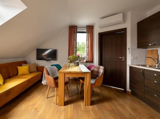 Apartamenty U Harrego I Przy Stawie Spa Z Klimatyzacja, Balia, Sauna, Ogrodem I Parkingiem Kudowa-Zdroj Dış mekan fotoğraf